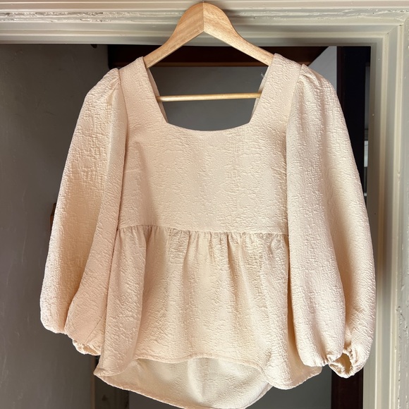 JUST Female cream textured blouse size Small Lisa Says Gah - Picture 3 of 8